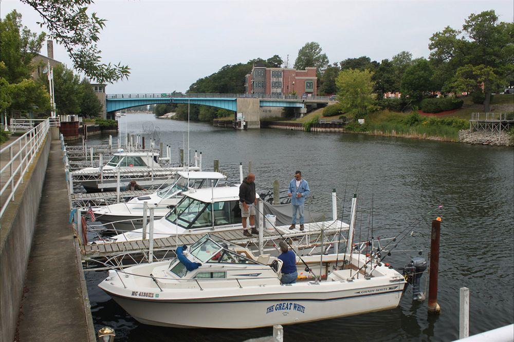 Manistee Inn & Marina Eksteriør billede